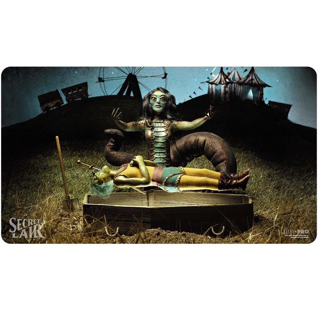 Secret Lair - Playmat - Diabolical Dioramas : Gravebreaker Lamia